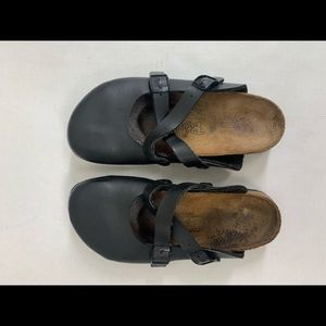 Birkenstock shoes women’s size: 6